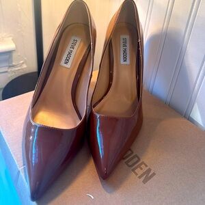 Brand new Steve Madden patent leather Altisha pumps